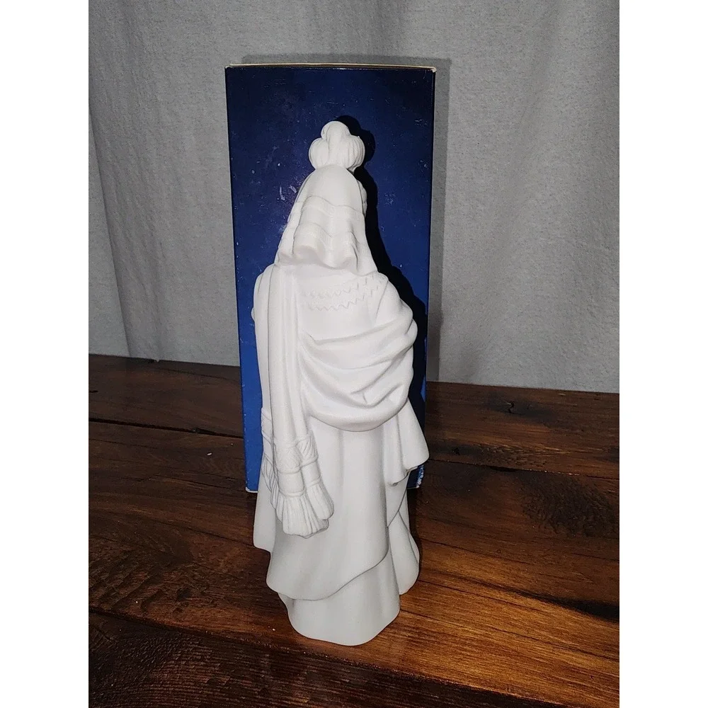 1982 Avon Nativity Collectibles The‎ Magi Kaspar Porcelain Figurine